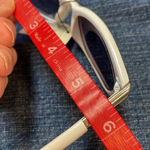 NWT DG White Framed Ladies Sunglasses - Picture 14 of 14